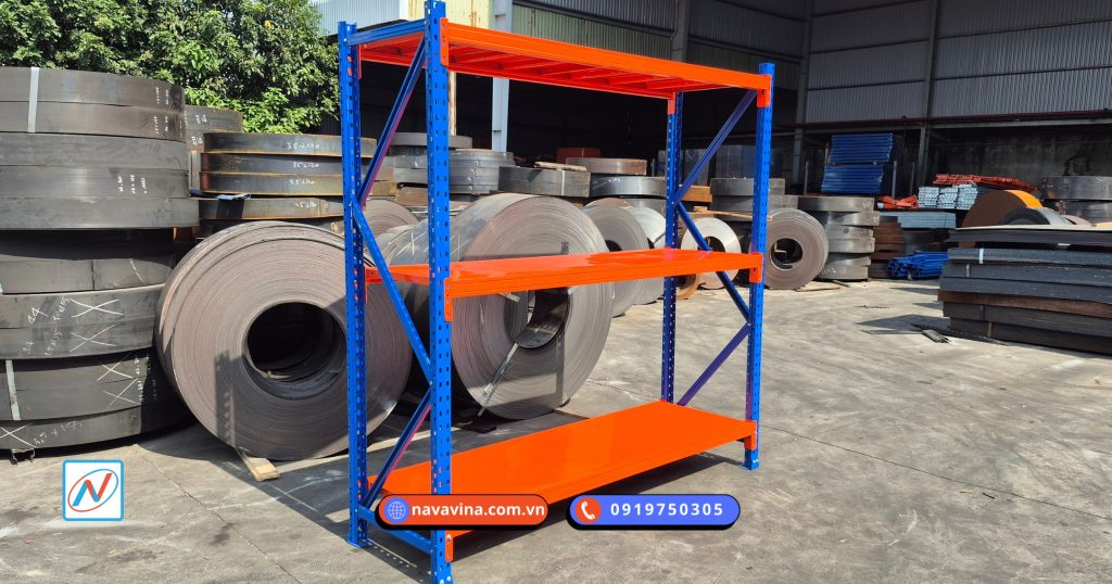 Kệ trung tải 3 tầng 300kg/tầng được sản xuất tại nhà máy kệ Navavina