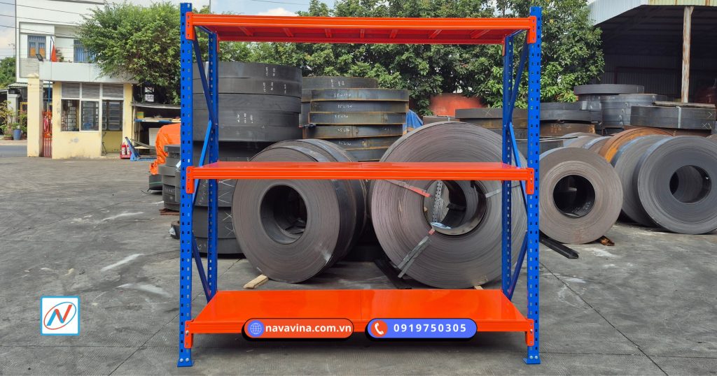 Kệ trung tải 3 tầng Navavina chịu tải 200–700kgtầng, sơn tĩnh điện chống gỉ, phù hợp kho vừa và nhỏ