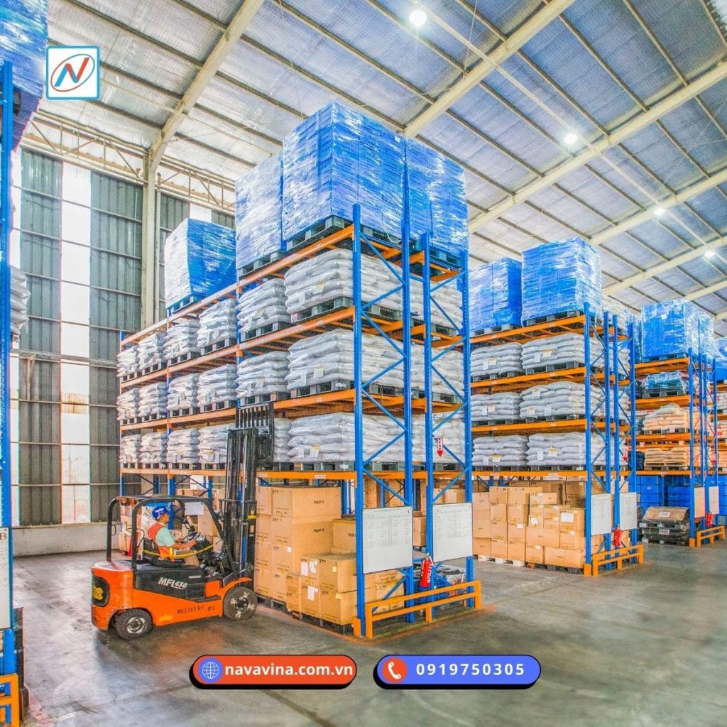 Kệ kho lạnh là gì? Cách chọn đúng theo từng mô hình kho 3 kệ kho lạnh là gì