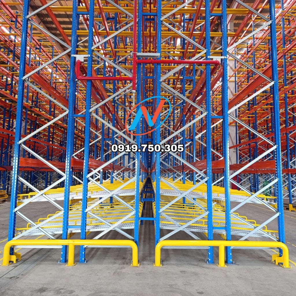 ke-kho-hang-cong-nghiep-2025-2