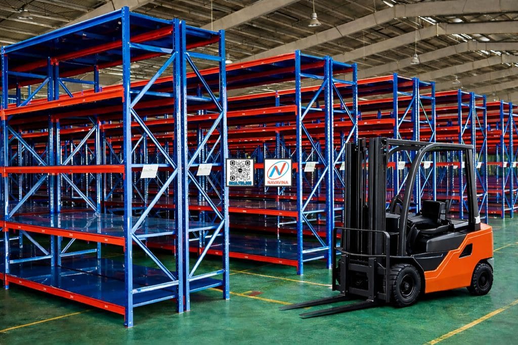 kho hang co xe nang dung ke selective navavina 5