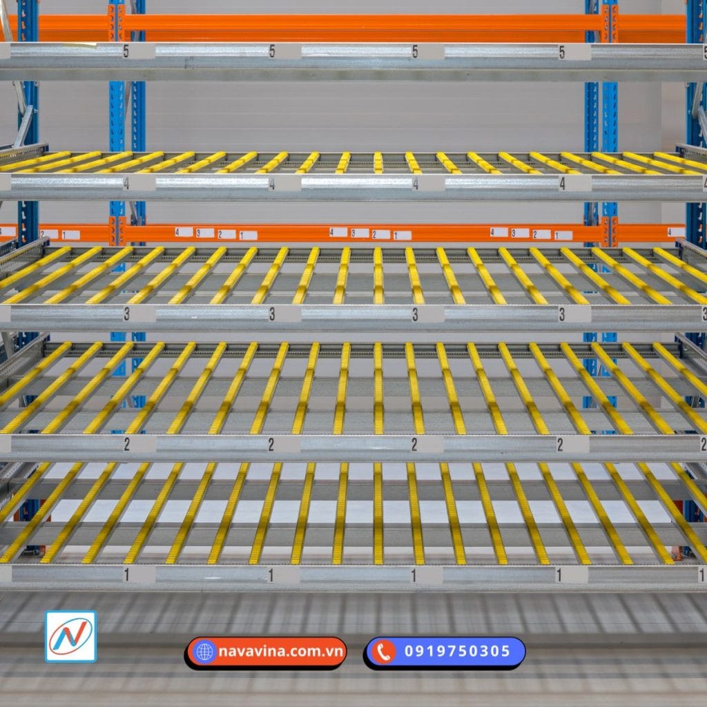 kệ carton flow rack tại trung tâm phân phối, logistics, bán lẻ