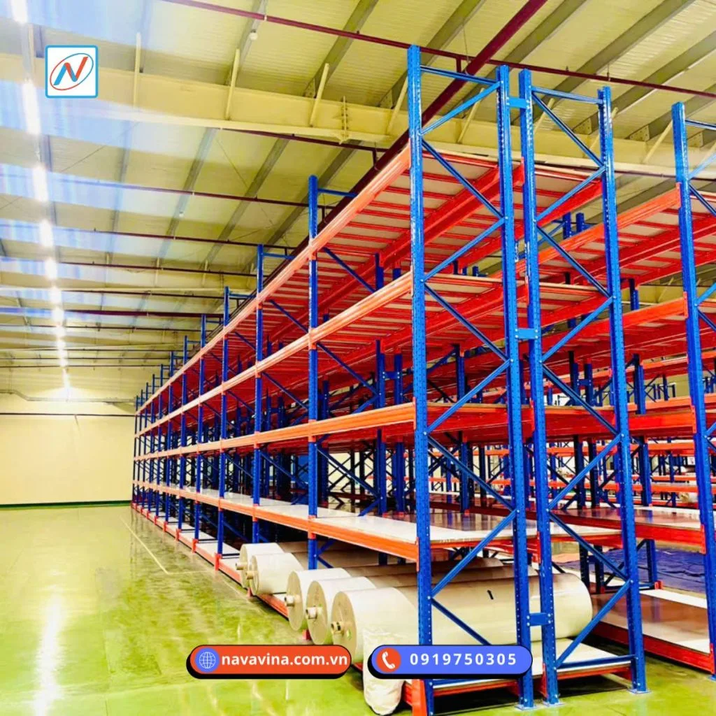 Dự án kệ kho vải Công ty Pangrim do Navavina triển khai, giúp tối ưu diện tích lưu trữ cuộn vải, sắp xếp kho khoa học và hỗ trợ vận hành hiệu quả hơn.