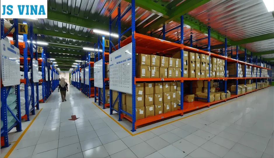 Dự án kệ kho JS Vina do Navavina triển khai, giúp tối ưu lưu trữ hàng hóa, sắp xếp khoa học và nâng cao hiệu quả vận hành kho công nghiệp.