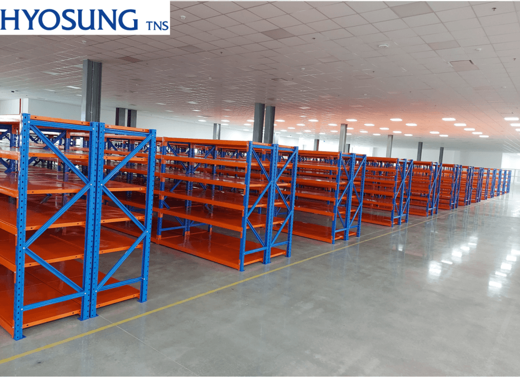 Dự án kệ trung tải Hyosung do Navavina thi công, phù hợp lưu trữ hàng hóa trong nhà xưởng, giúp sắp xếp kho khoa học và tối ưu diện tích sử dụng.
