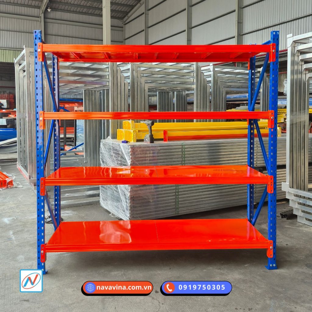 Kệ trung tải 4 tầng Navavina chịu tải 200–600kg/tầng, sơn tĩnh điện chuẩn châu Âu, phù hợp kho có trần 3–4m