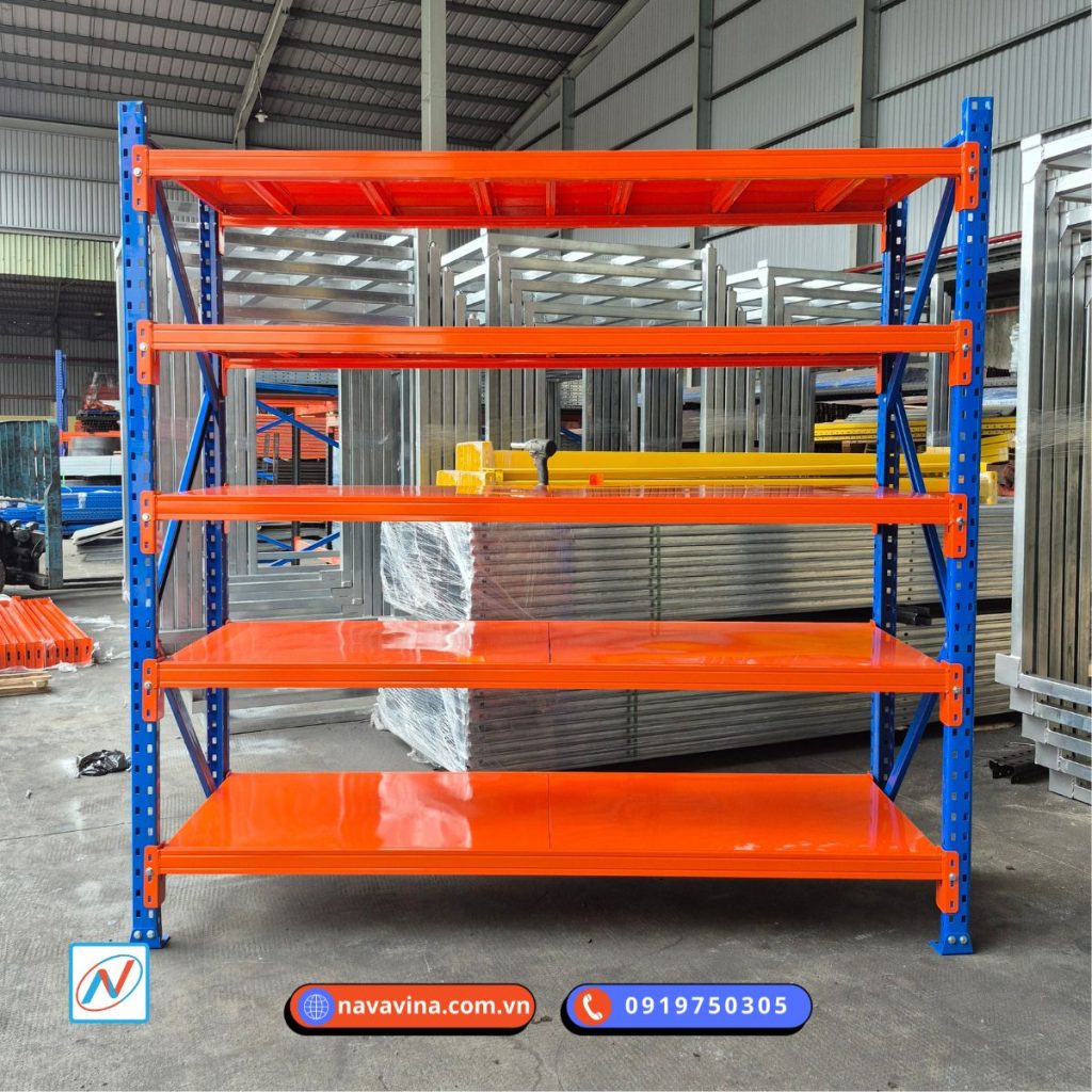 Kệ trung tải 5 tầng Navavina chịu tải 200–500kg/tầng, sơn tĩnh điện chuẩn châu Âu, phù hợp kho có trần từ 3,5m trở lên